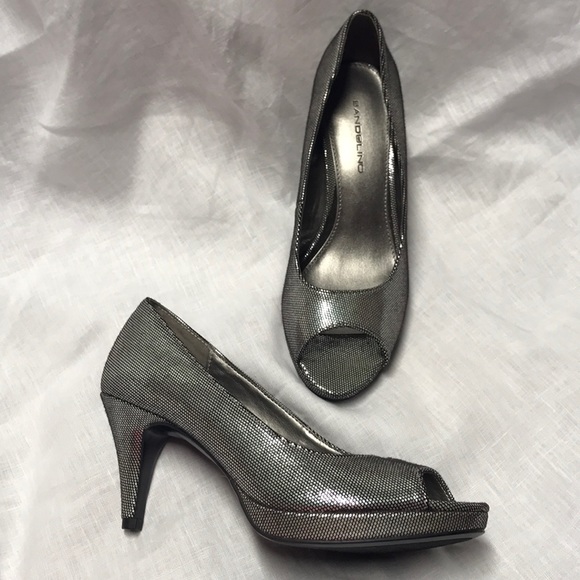 bandolino silver pumps